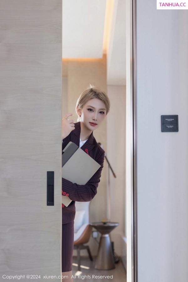[XiuRen]高清写真图 2024.01.31 No.8042 沈青黛 美腿丝袜